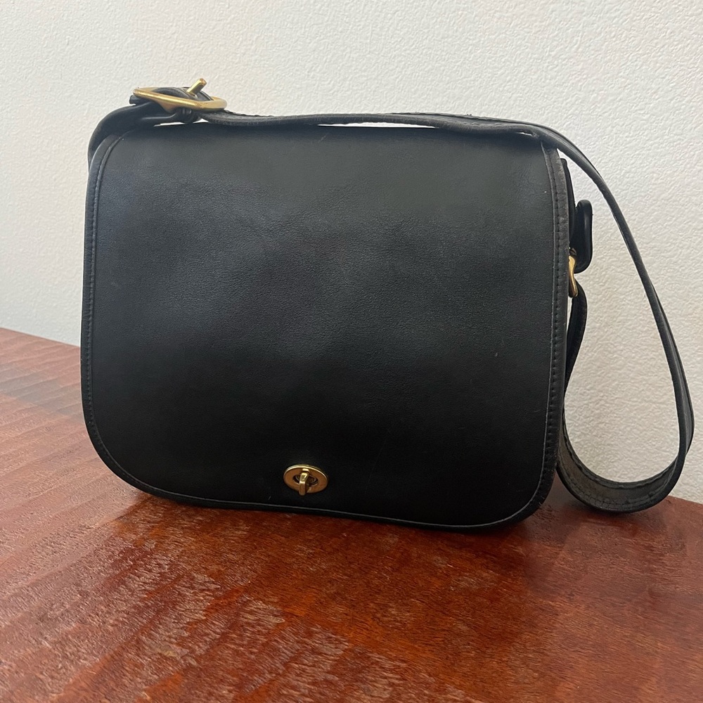 Vintage black leather saddle shoulder bag Y2K Minimalist Goth Boho Cottagecore